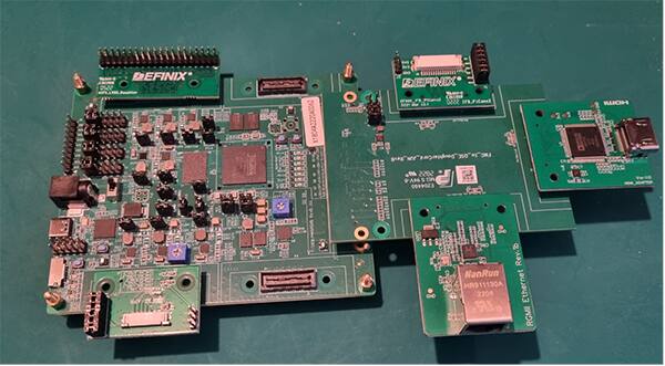 Efinix Ti180 M484 开发套件的图片