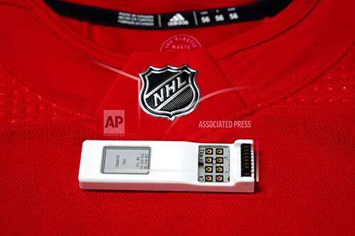 通过 NHL 球衣背面的传感器实现实时球员追踪的图