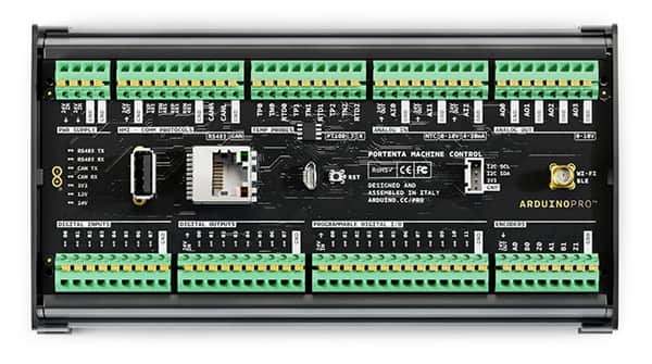 Arduino 的 Portenta 机器控制板图片