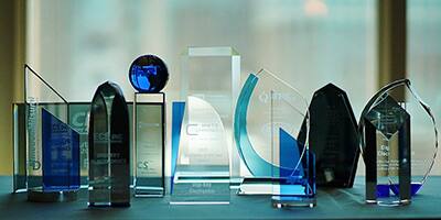 DigiKey 在 2023 EDS 领导力峰会上获得供应商授予的最高奖项图片